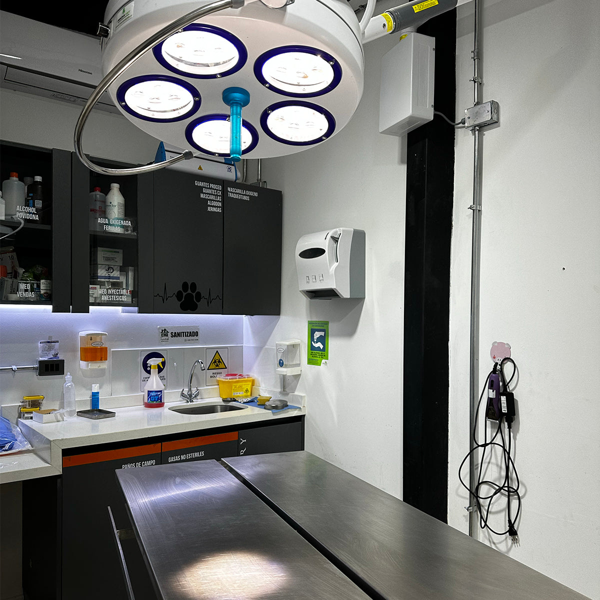 LÁMPARA CIRUGÍA LED PARA PARED 5 FOCOS
